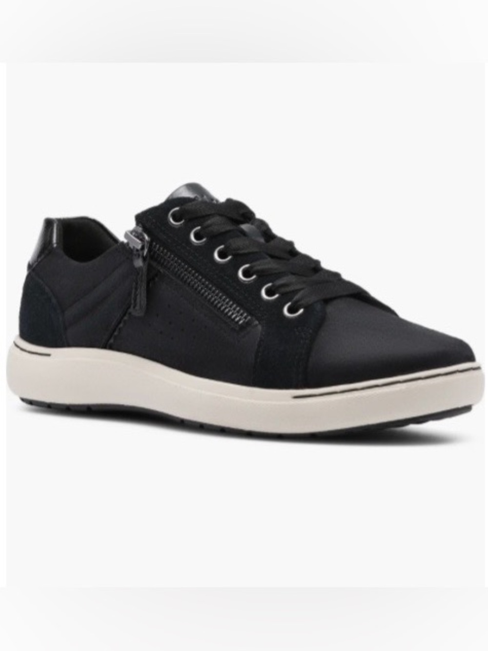 Women’s Clarks Black Low-Top Lace-Up Sneakers with Side Zip Size 9